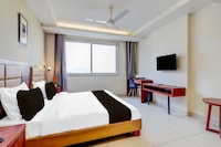 Super Townhouse Oak Sector 39 Medanta