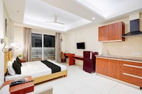 Super Townhouse Oak Sector 39 Medanta