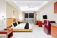 Super Townhouse Oak Sector 39 Medanta
