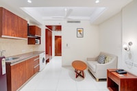 Super Townhouse Oak Sector 39 Medanta