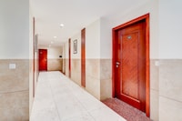 Super Townhouse Oak Sector 39 Medanta