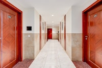 Super Townhouse Oak Sector 39 Medanta