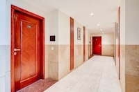 Super Townhouse Oak Sector 39 Medanta