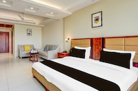 Super Townhouse Oak Sector 39 Medanta