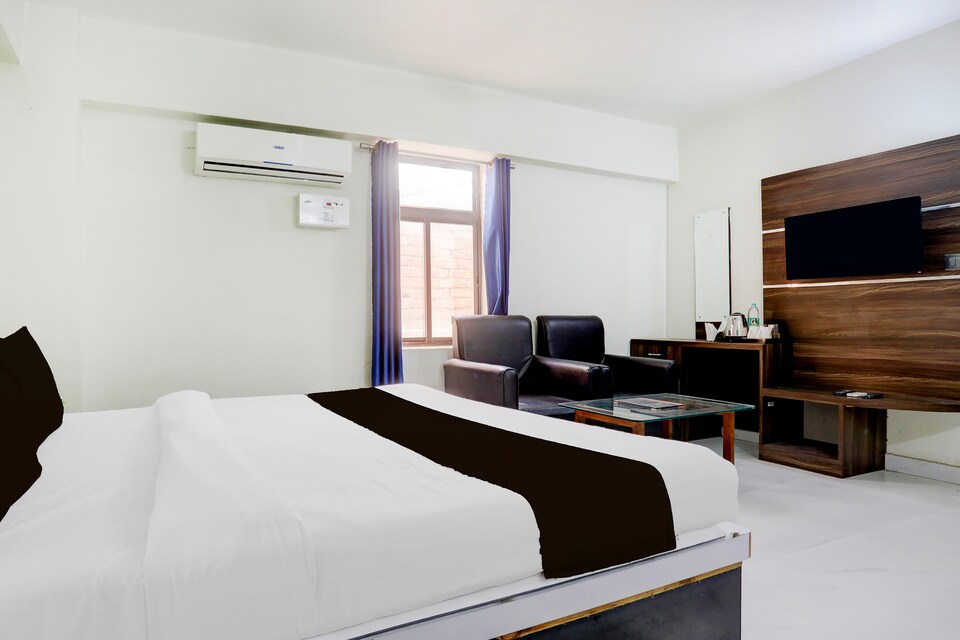 Collection O Bailey Road near IGIMS, Bailey Road, Patna