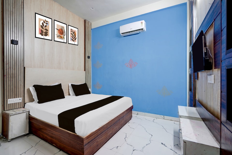 Hotel O Chitransh Residency , Iskcon Vrindavan, Vrindavan
