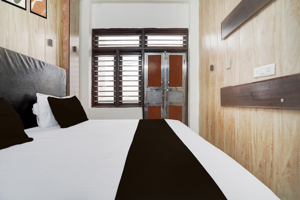 Hotel O Chitransh Residency , Iskcon Vrindavan, Vrindavan