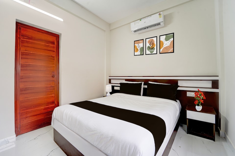 Super Collection O Aluva Kinfra Hi-Tech Park , Aluva Kalamassery Kochi, Kochi