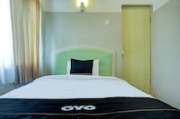 Townhouse Oak Palembang Near Jembatan Ampera Formerly Azzura Hotel