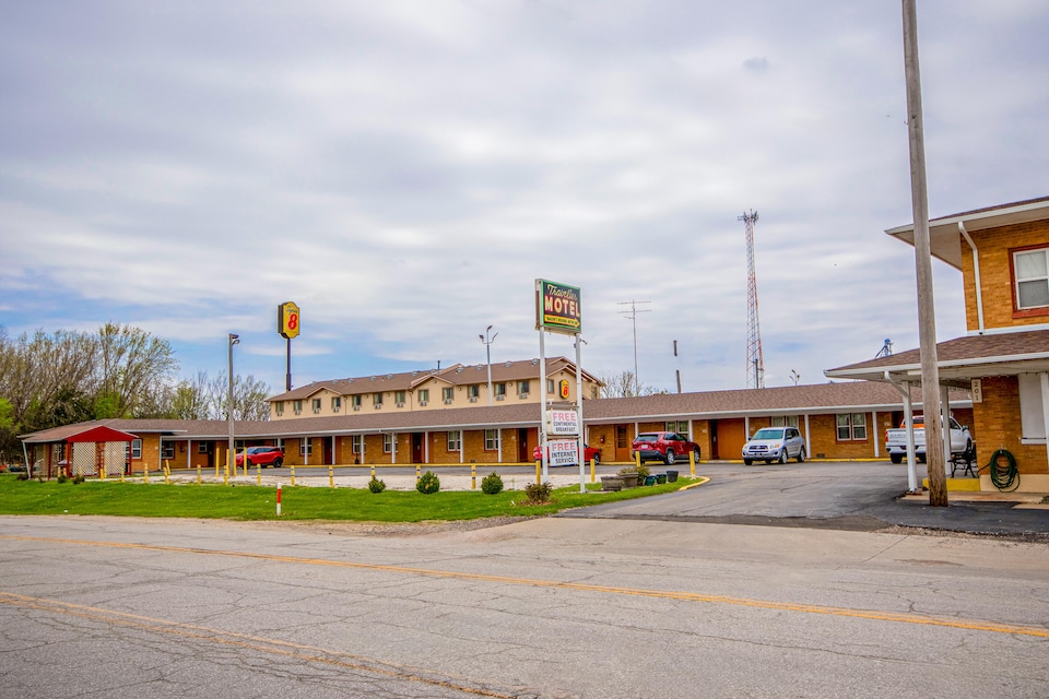 OYO Travelier Motel, Macon MO, Macon MO