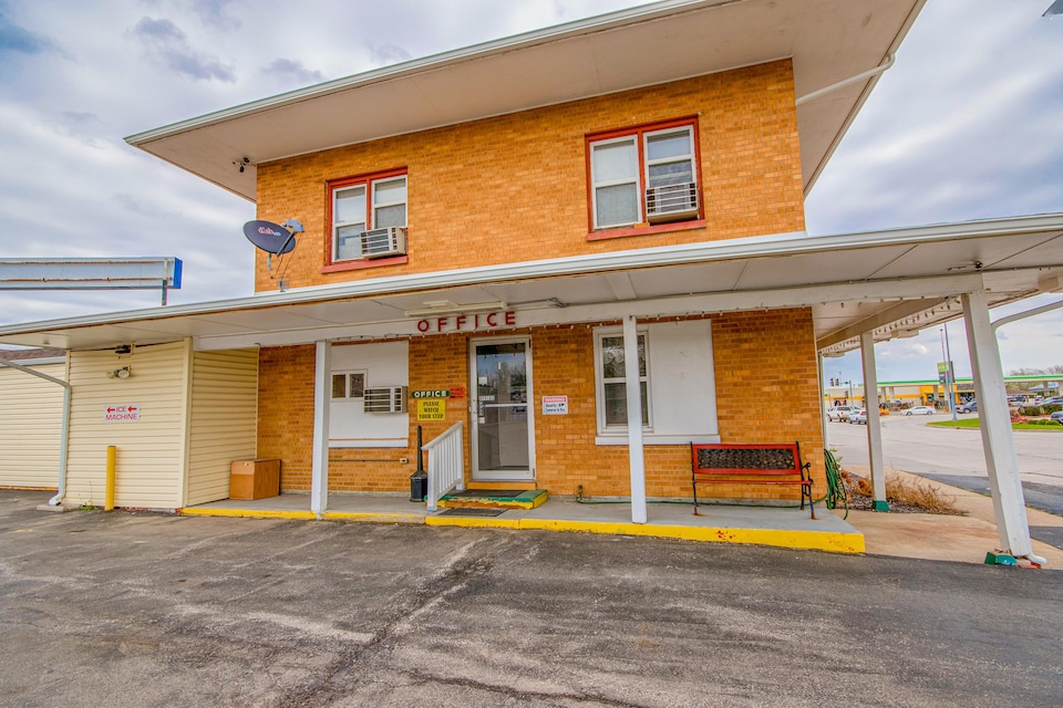 OYO Travelier Motel, Macon MO, Macon MO