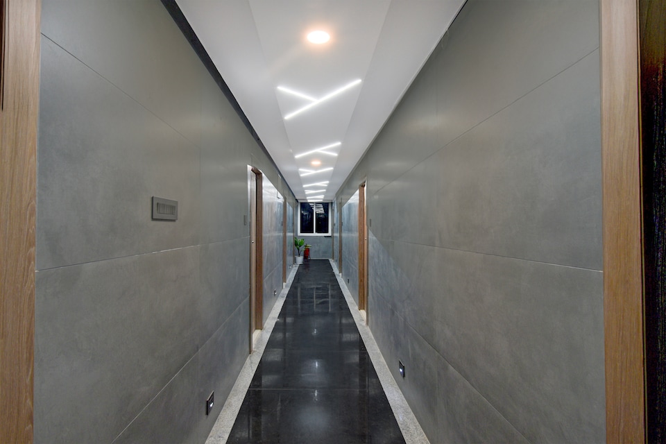 Super Townhouse Oak Premier Raidurg Biodiversity Park, Gachibowli, Hyderabad