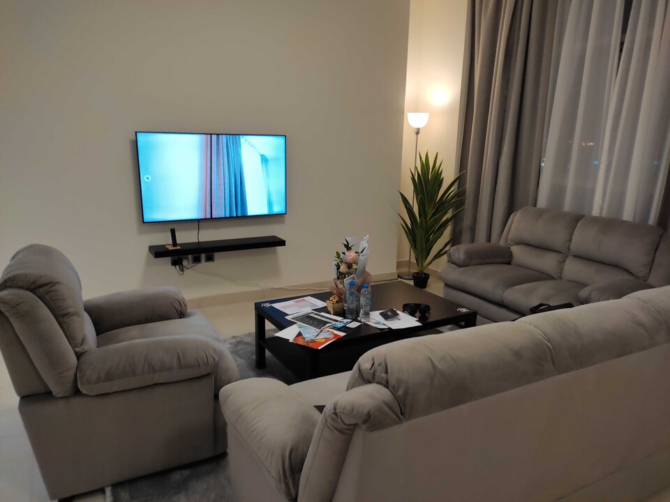OYO HOME 1496 2 Br With Spectacular View Towards Airport, Madinat Zayed Abu Dhabi, Abu Dhabi