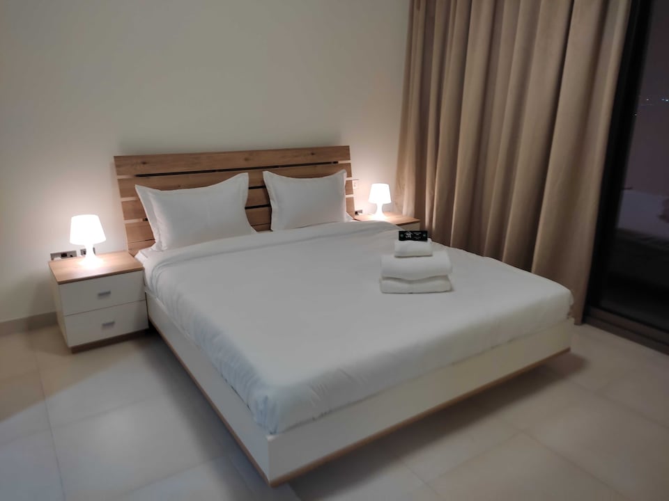 OYO HOME 1496 2 Br With Spectacular View Towards Airport, Madinat Zayed Abu Dhabi, Abu Dhabi