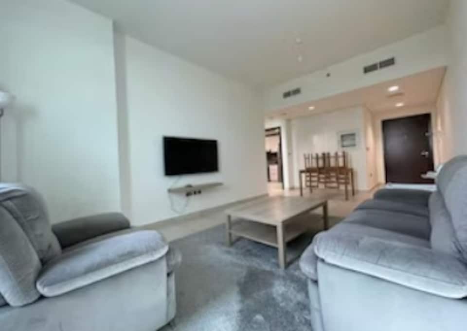 OYO HOME 1497 1 Br With Amazing View Towards Airport, Madinat Zayed Abu Dhabi, Abu Dhabi