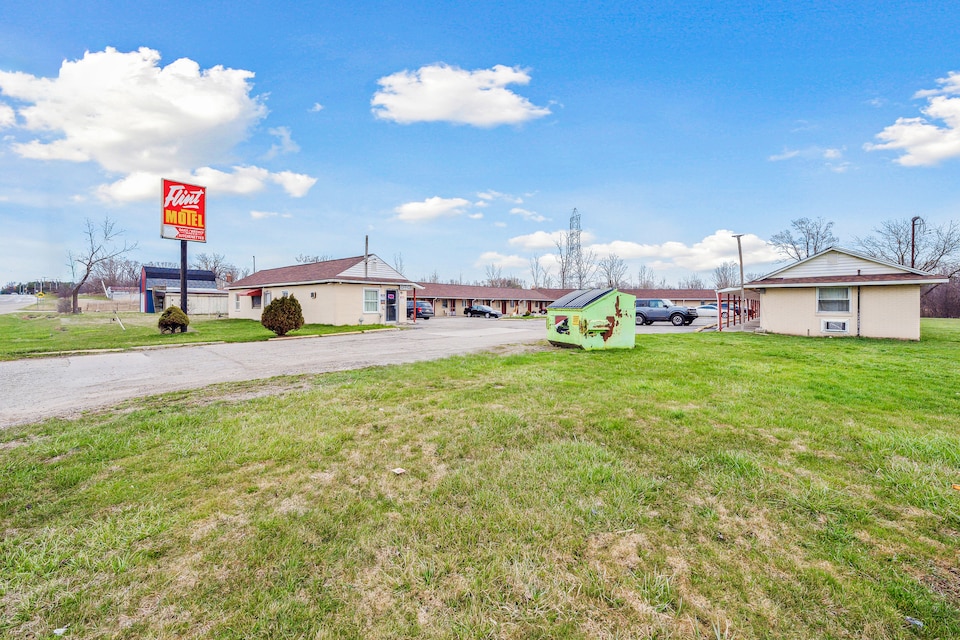 Flint Motel by OYO MI Near I-475, Flint MI, Flint MI