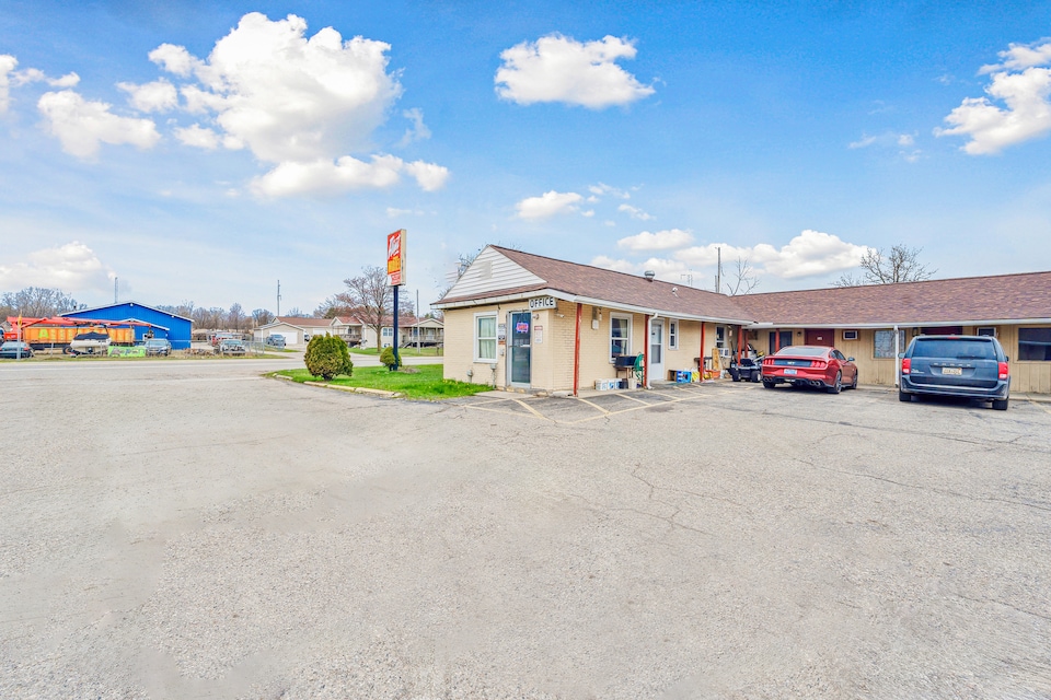 Flint Motel by OYO MI Near I-475, Flint MI, Flint MI