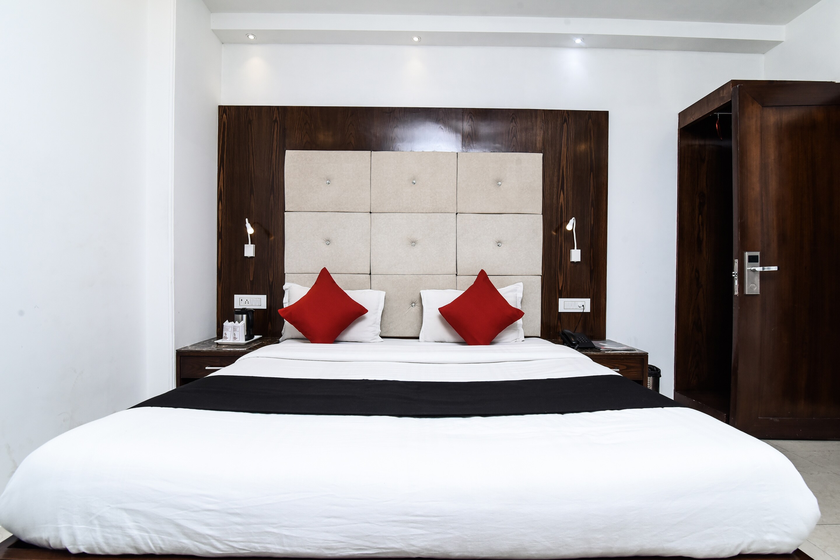 Promo  90  Off  Hotel Yuvraj Deluxe India Best Hotel Deals Toronto