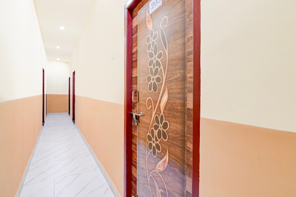 Hotel O Chowdhury Guest House, Bhawanipore Kolkata, Kolkata