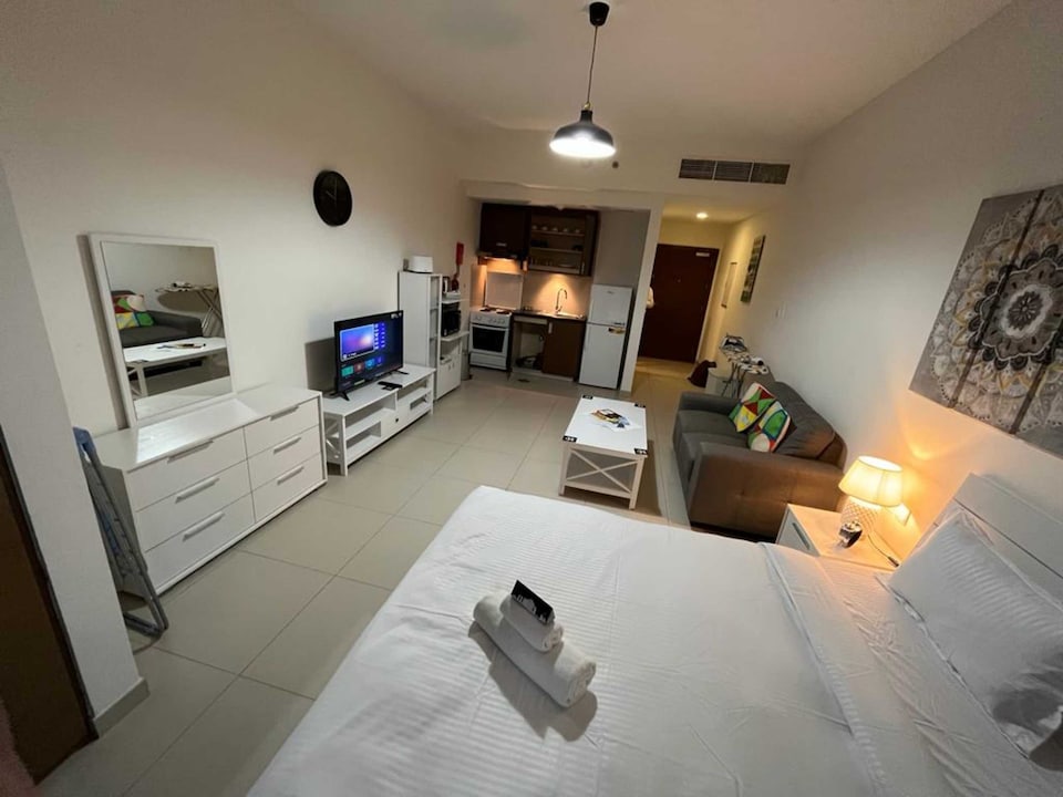 OYO HOME 1504 Furnished Studio, Al Reem Island, Abu Dhabi