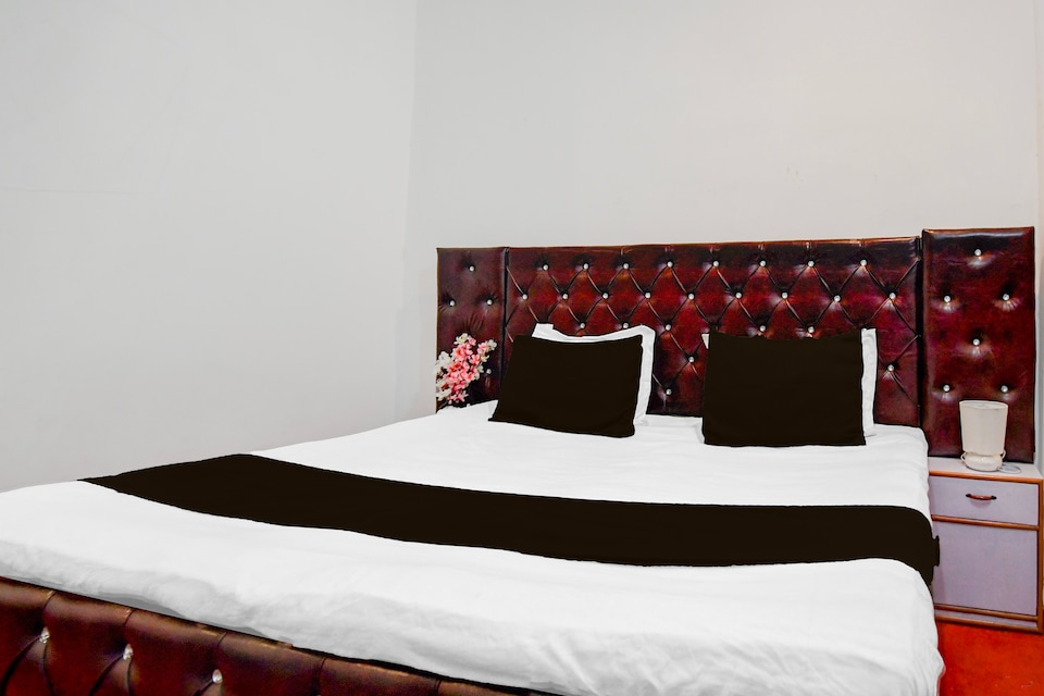 SPOT ON Food Court &club, Golghar, Gorakhpur