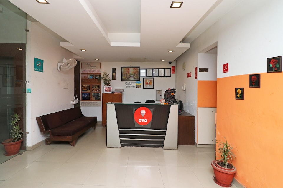 OYO Hongkong Square Near Bestech Central Square Mall, Golf Course Road, Gurgaon