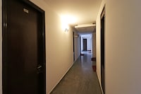 OYO Hongkong Square Near Bestech Central Square Mall