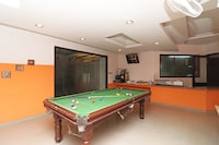 OYO Hongkong Square Near Bestech Central Square Mall