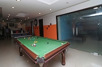 OYO Hongkong Square Near Bestech Central Square Mall