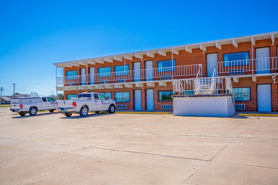 OYO Crossroads Inn, Osborne KS, Osborne KS