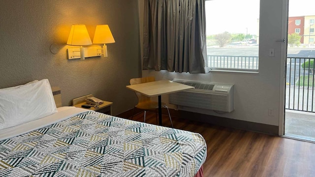 1 Queen Bed | Smoking, Micfridge