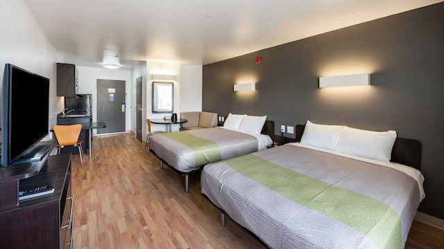 2 QUEEN BEDS | SUITE, NSMK, KITCHEN