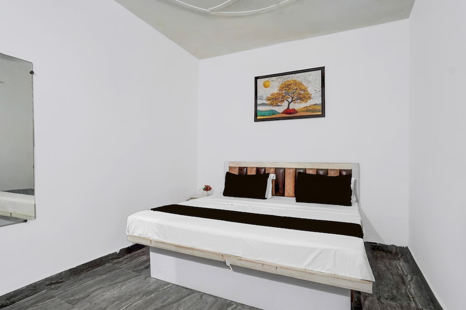 Hotel O Sector 121 Gaur City Mall Noida Formerly Royal FNG, Noida City, Noida