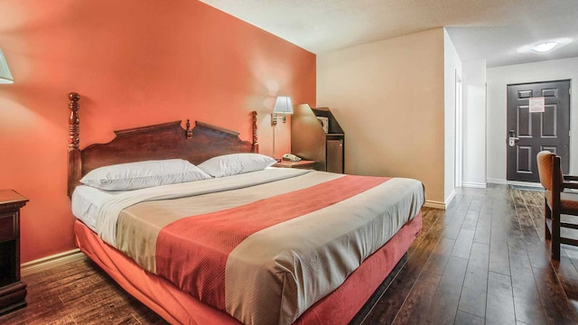 1 King Bed | Non-Smoking, Micfridge