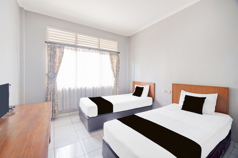 Hotel O Bogor near Taman Safari formerly Hotel Rudian 1, Puncak Bogor, Bogor