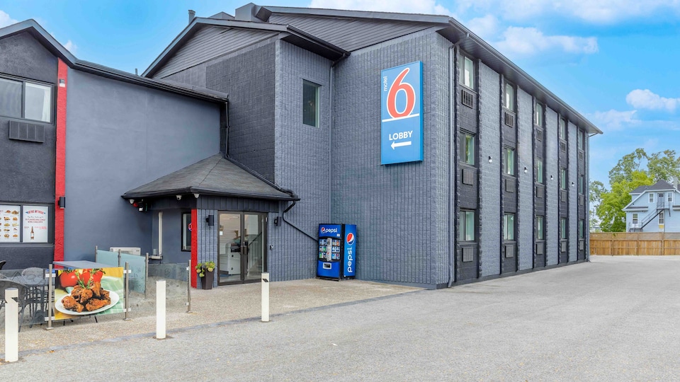 Motel 6 Niagara Falls, ON – Near the Falls, L2A, Niagara Falls Area