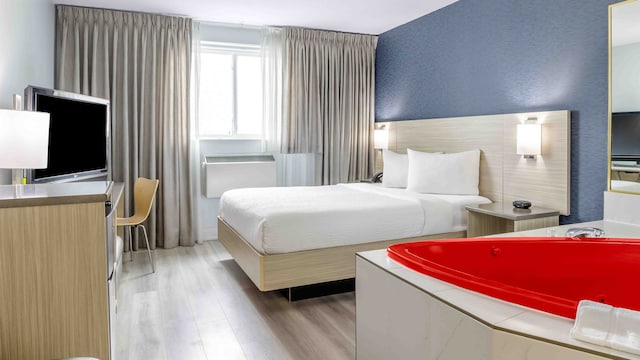 1 Queen Bed | Suite, Nsmk, Hot Tub, Micfridge