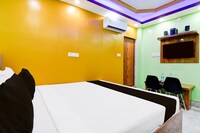 Hotel O Madhyamgram Railway Station Formerly Dolphin