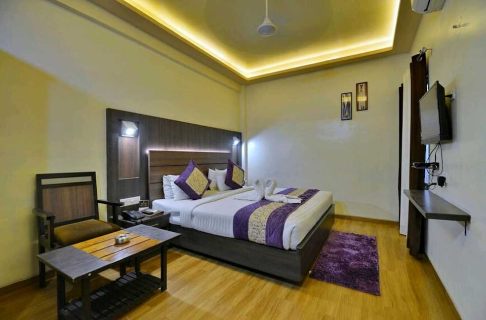 Hotel O Ujjain Railway Station Formerly Sanjay Kasliwal Inn, Main Market Ujjain, Ujjain