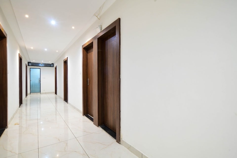 Hotel O Ujjain Railway Station Formerly Sanjay Kasliwal Inn, Main Market Ujjain, Ujjain