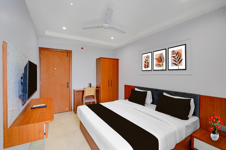 Super Hotel O Ujjain Railway Station Formerly Sanjay Kasliwal Inn, Main Market Ujjain, Ujjain