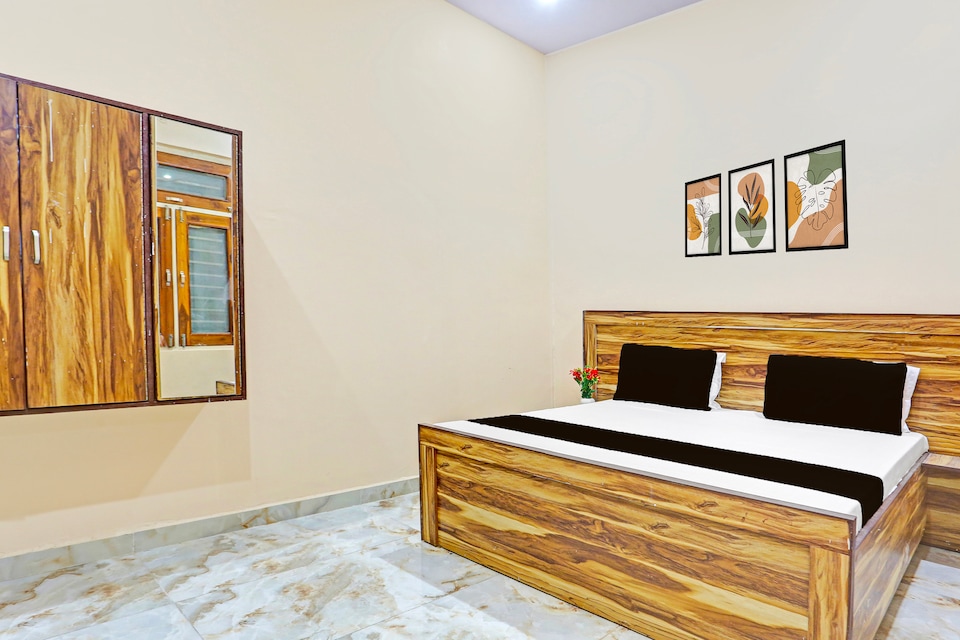 SPOT ON  Hitech Hotal, Moradabad, Moradabad