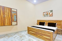 OYO 834443 Hitech Hotal