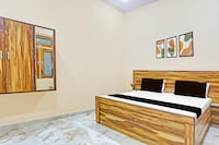 OYO 834443 Hitech Hotal