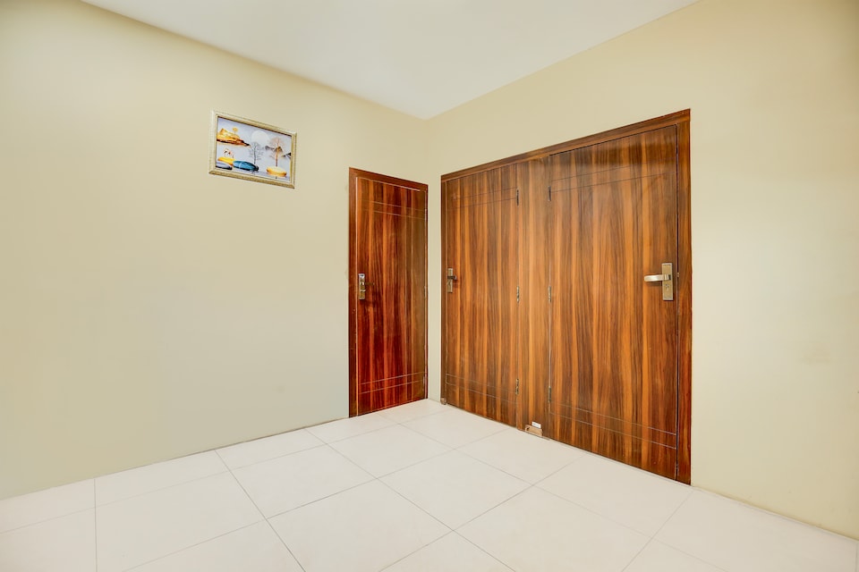 Hotel O The Royal INN, Pakhowal Road Ludhiana, Ludhiana