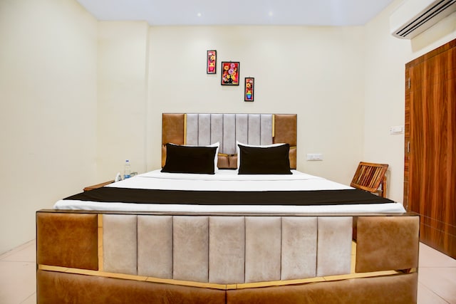 OYO 834445 The Royal INN