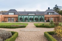 Heritage Palace Walton Hall by Dancenter