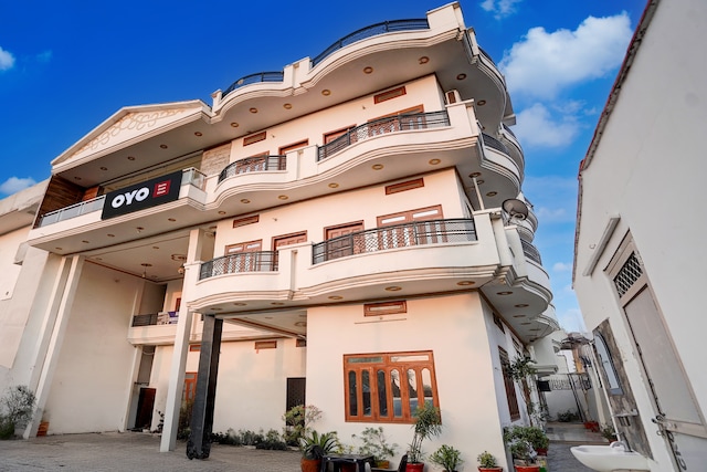 Hotel O  Aarna Guesthouse 