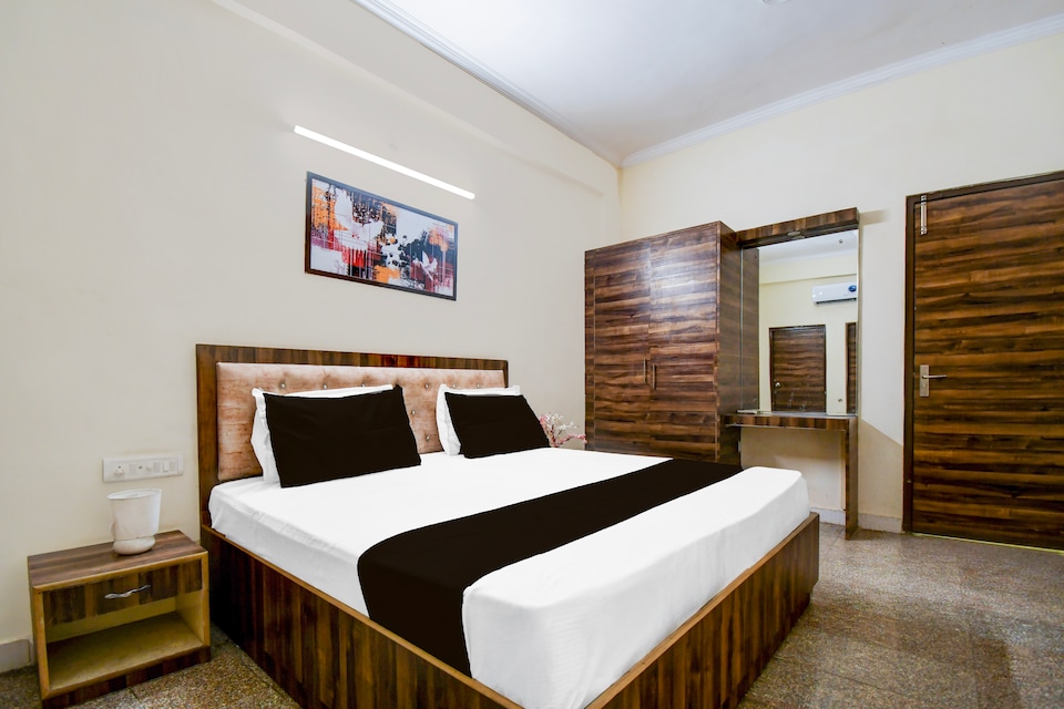 OYO Flagship hotel vasundhara inn, Vikas Nagar Lucknow, Lucknow