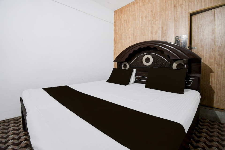 SPOT ON The Hotel Royal Dream Place, Etawah, Etawah